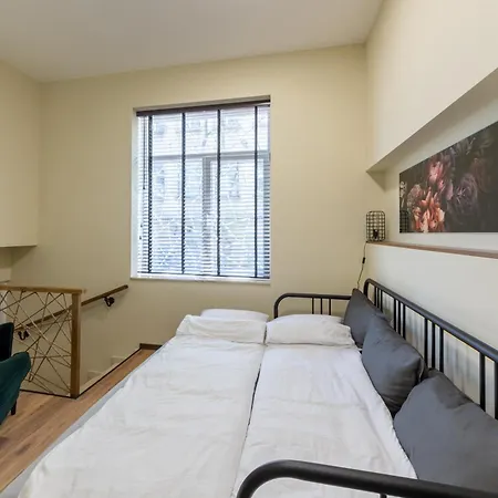 Center Apartment, Walk To & Sea Garden 아파트