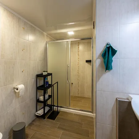 아파트 Center Apartment, Walk To & Sea Garden *