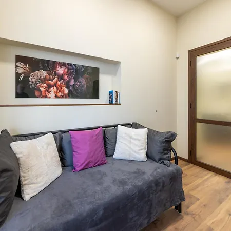 Center Apartment, Walk To & Sea Garden 바르나