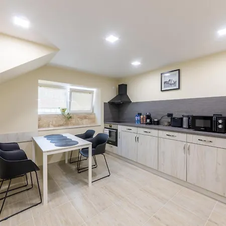 아파트 Center Apartment, Walk To & Sea Garden