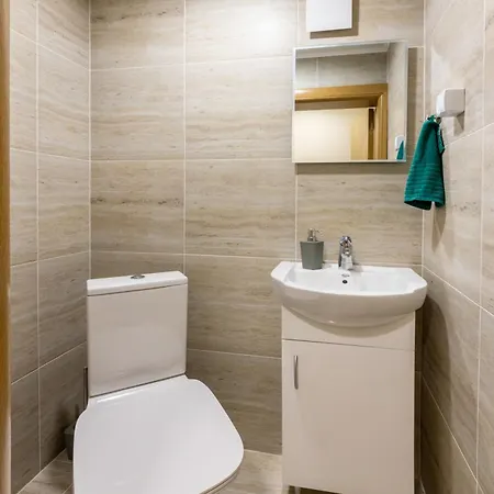 Center Apartment, Walk To & Sea Garden 아파트 바르나
